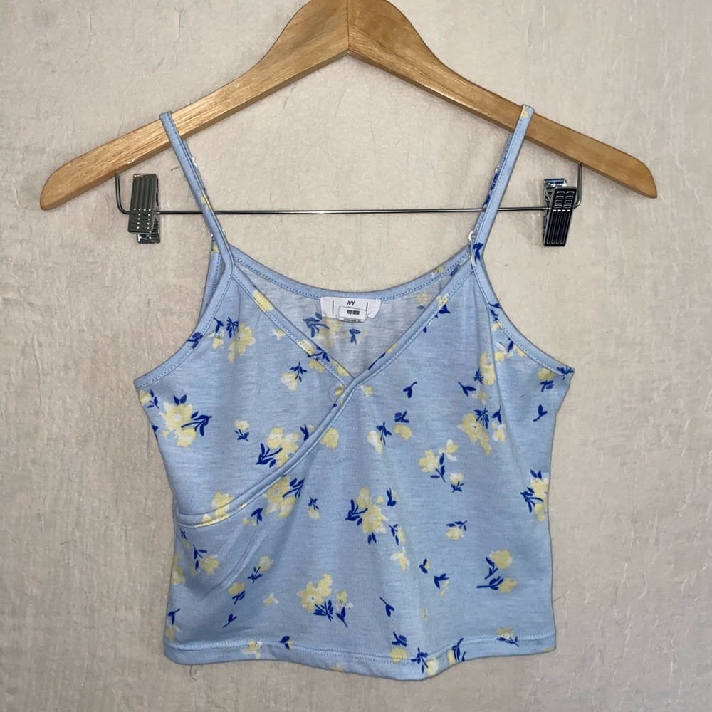 ❌SOKD❌Ivy & Main Blue & Yellow Floral Cropped Tank Top - Picture 4 of 6